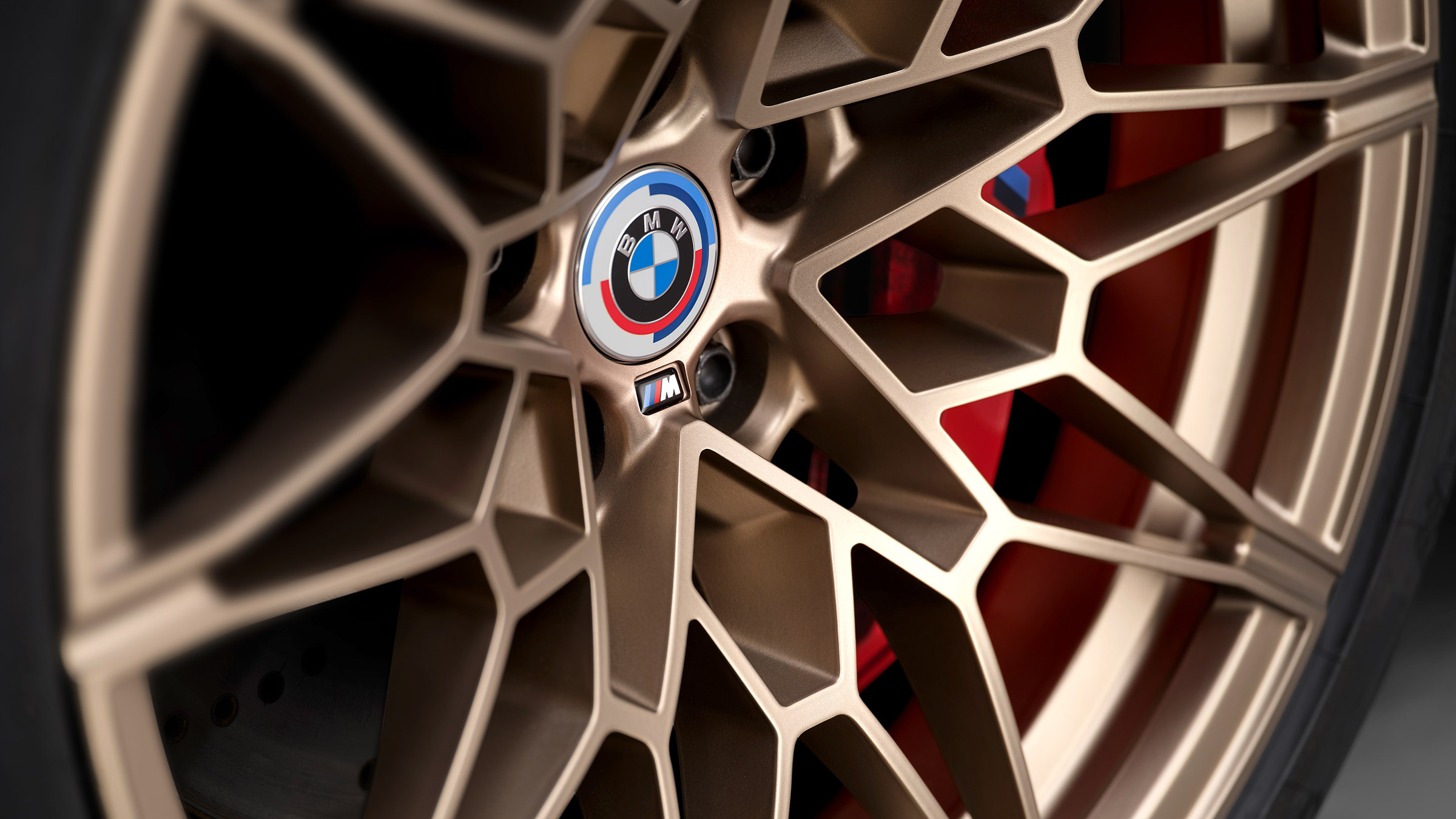 BMW M4 50 Jahre – gold wheel