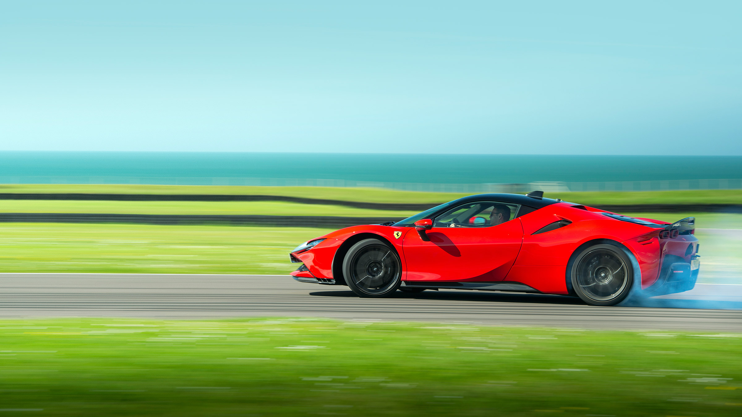 Ferrari SF90 Assetto Fiorano – pan