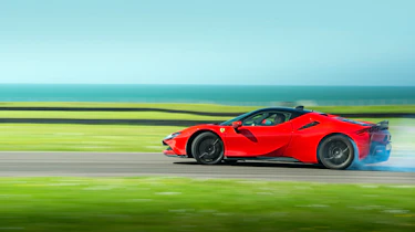 Ferrari SF90 Assetto Fiorano – pan