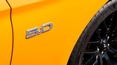 Ford Mustang – 22 review badge