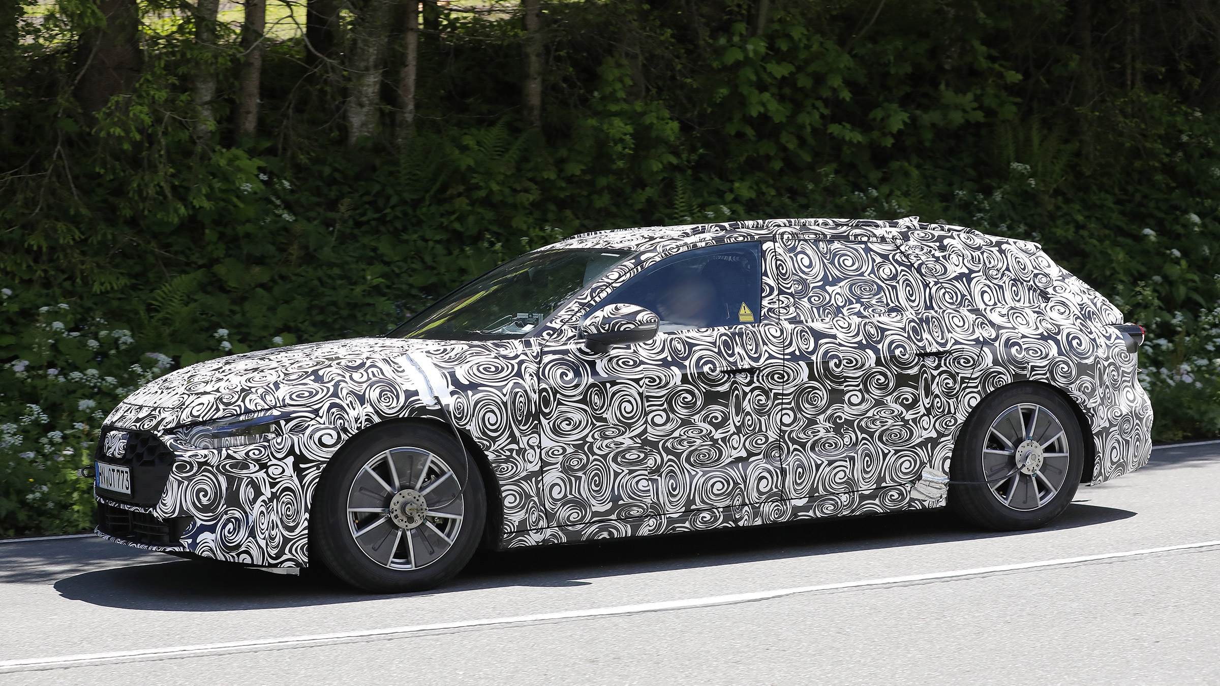 Audi S4 Avant 2023 – side