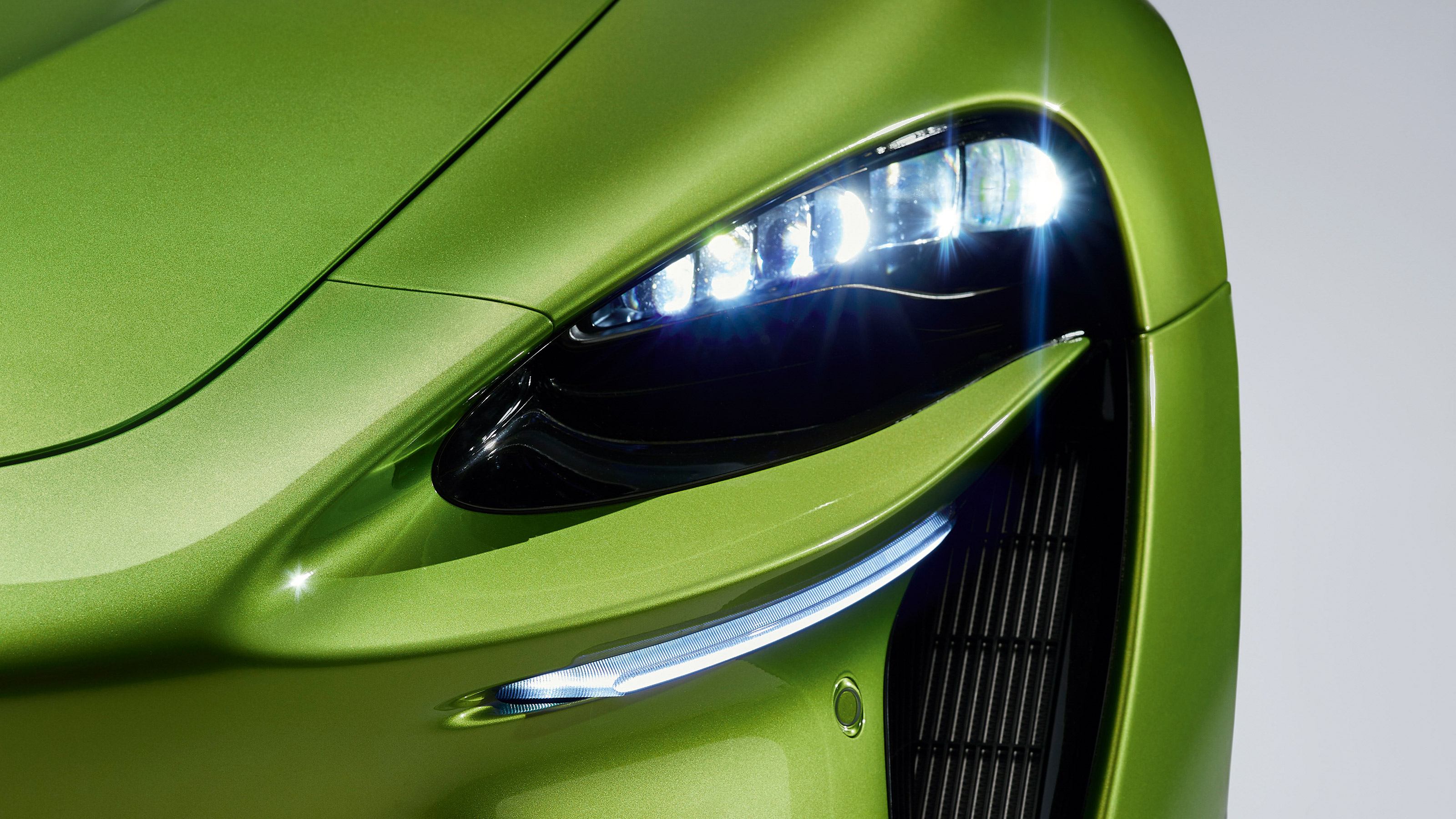 How to design a car head and tail lights