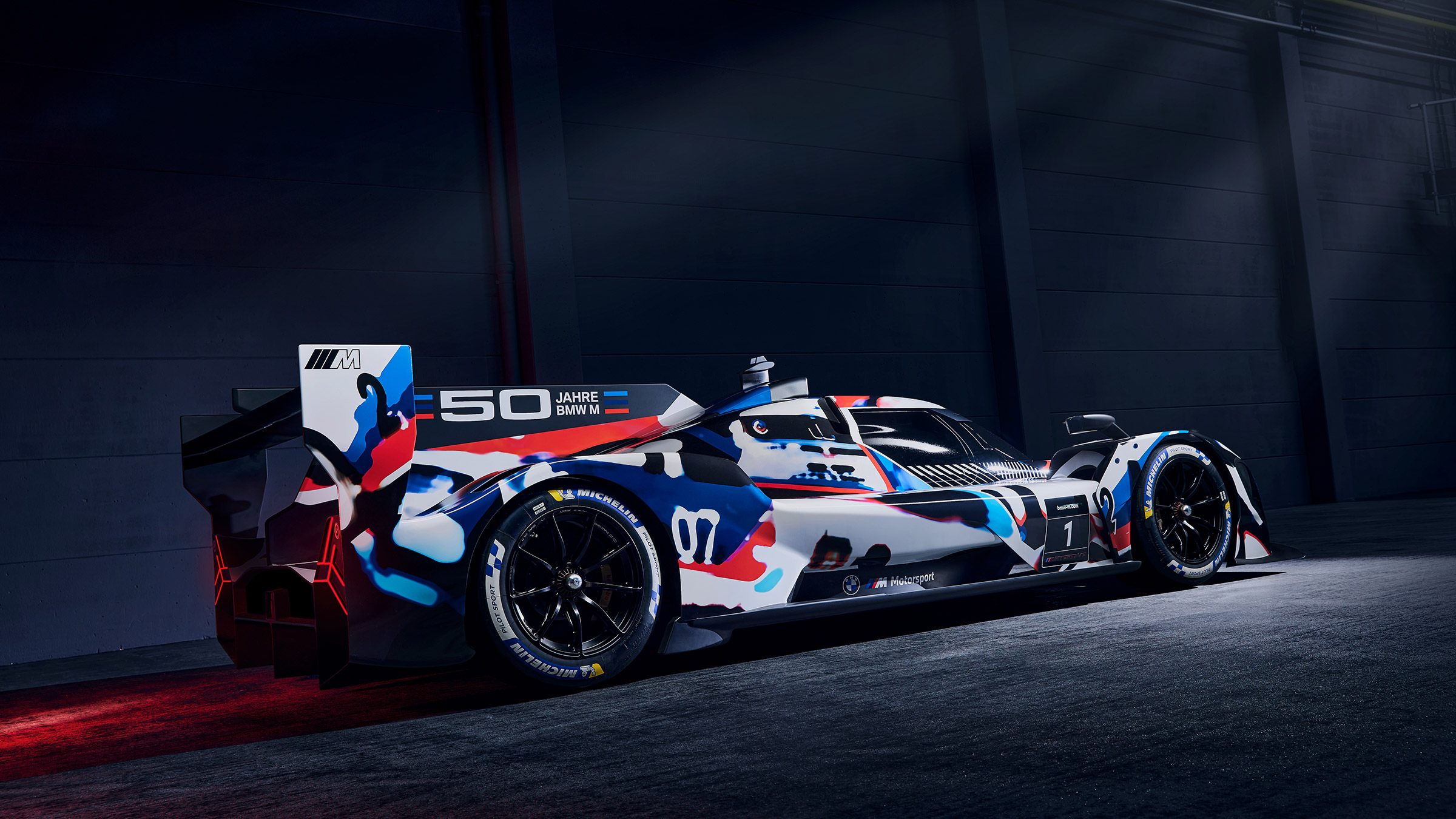 BMW M V8 Hybrid – rear quarter