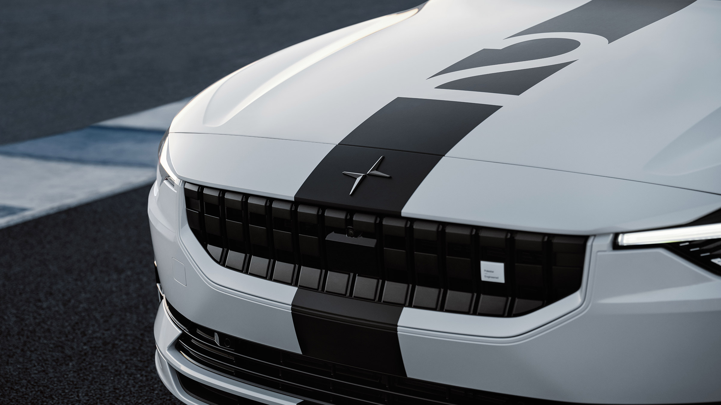 Polestar 2 BST Edition 270 – stripe grille