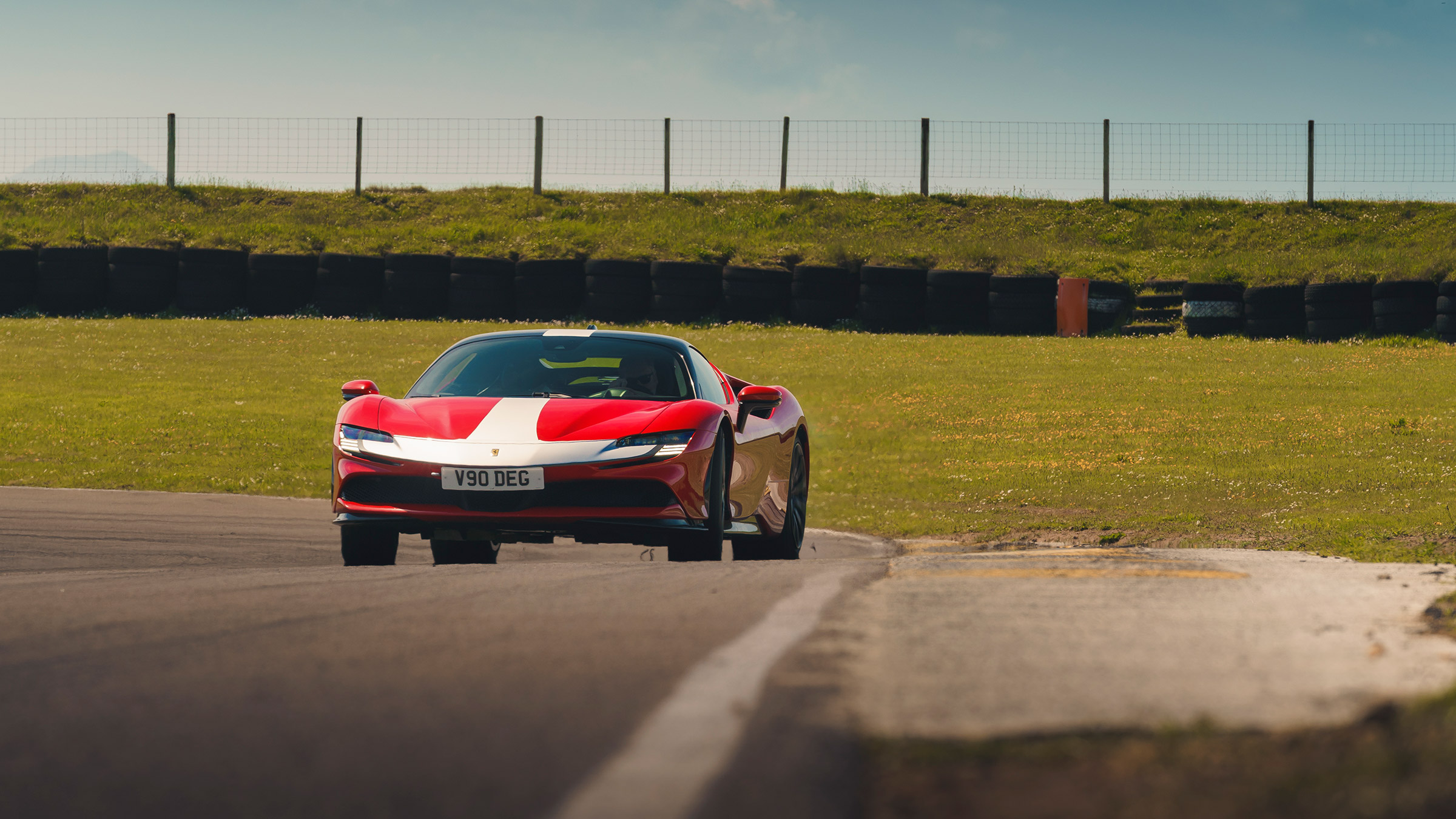 Ferrari SF90 Assetto Fiorano – slide