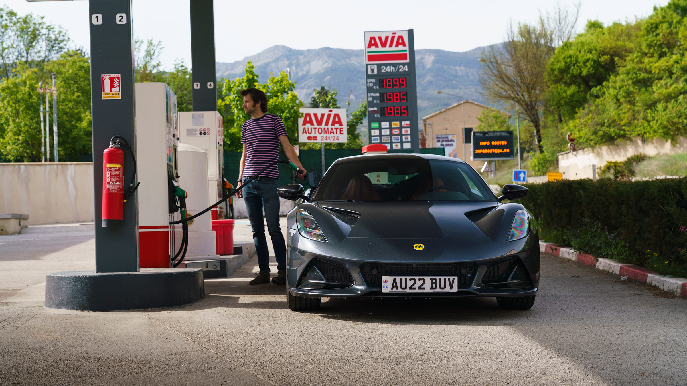 Lotus Emira – fuel fill