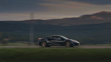 Lotus Emira – pan