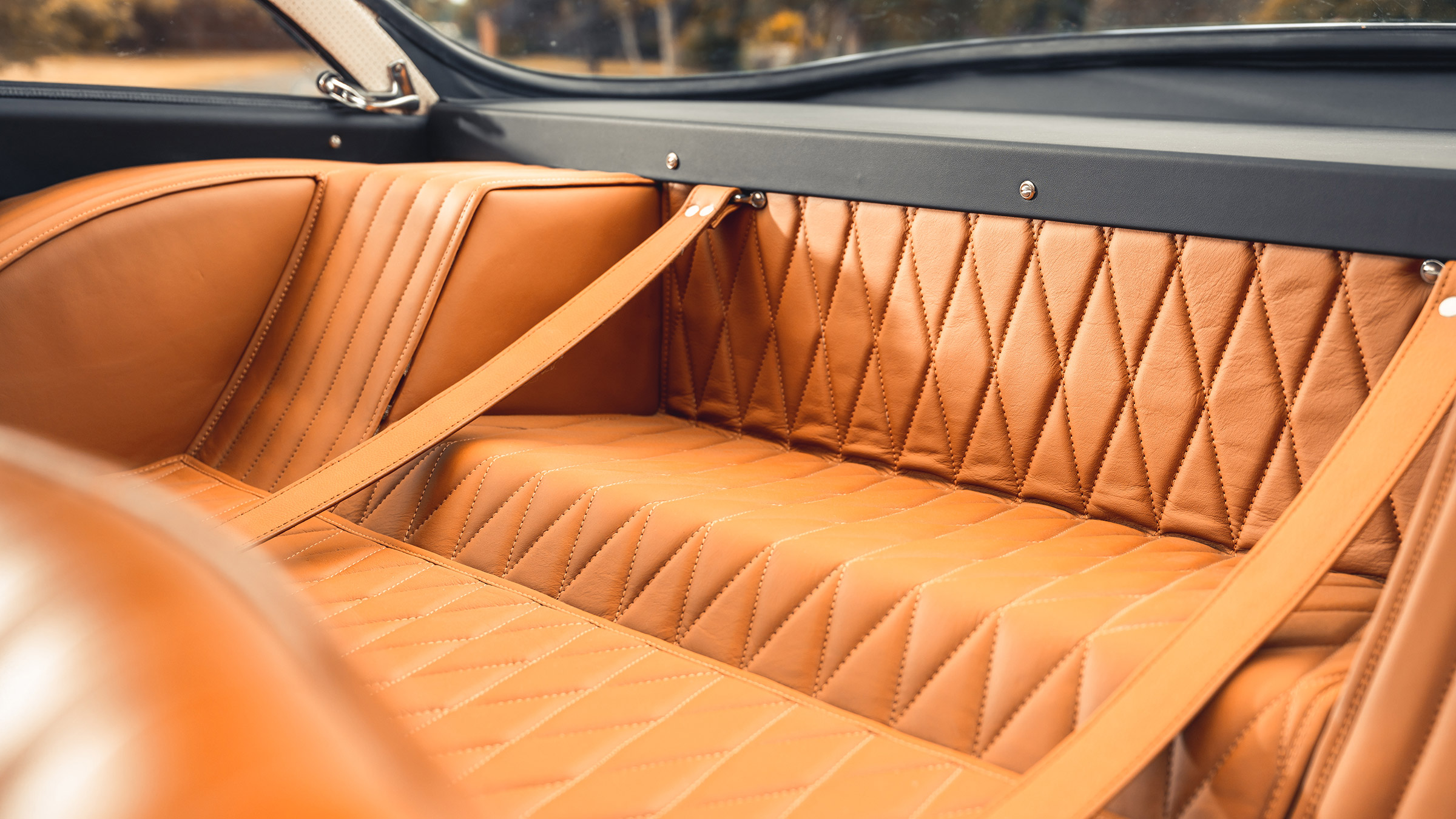 Ferrari 250 GT Lusso Fantuzzi – rear bench