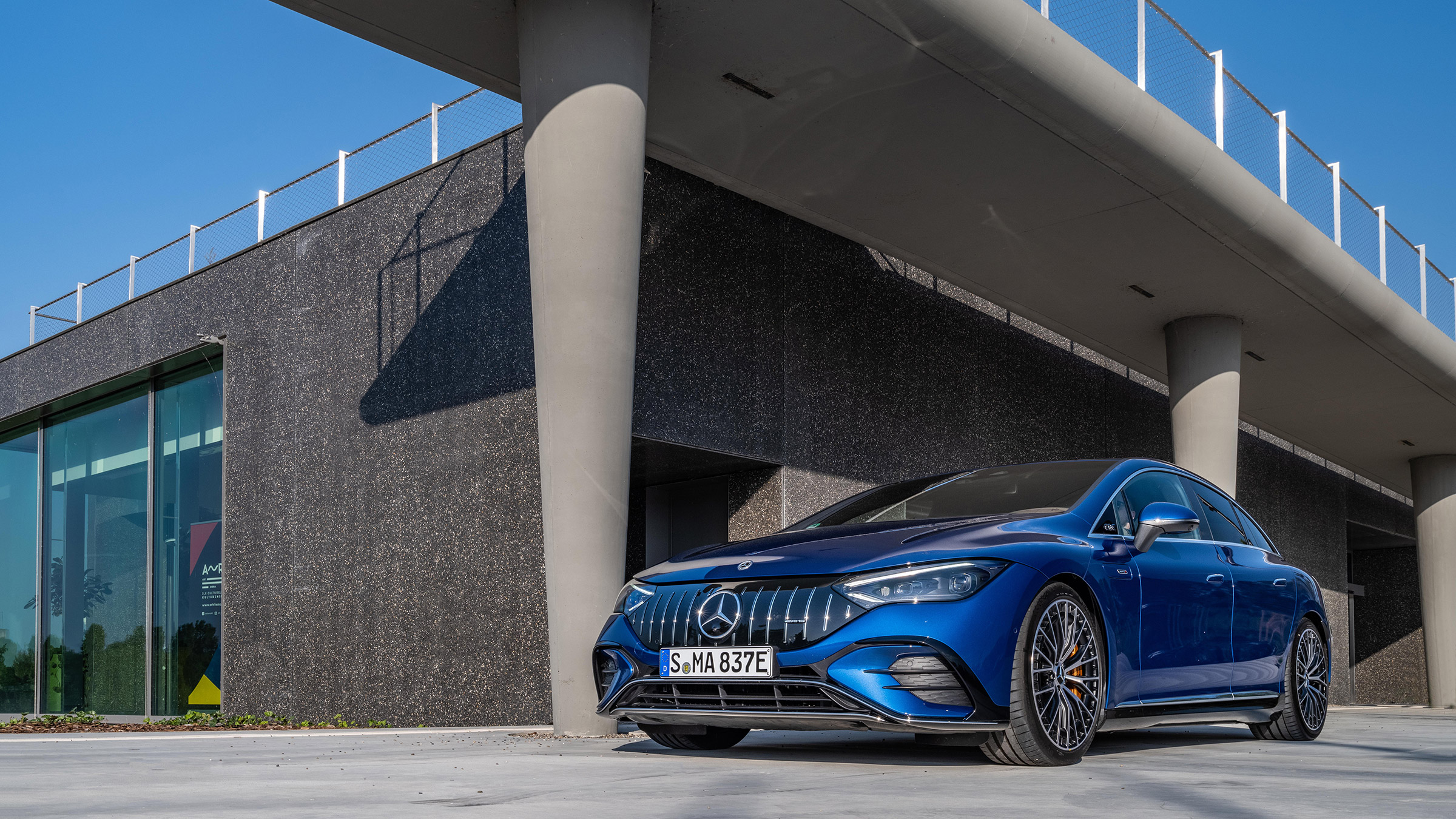Mercedes-AMG EQE53 – front quarter static