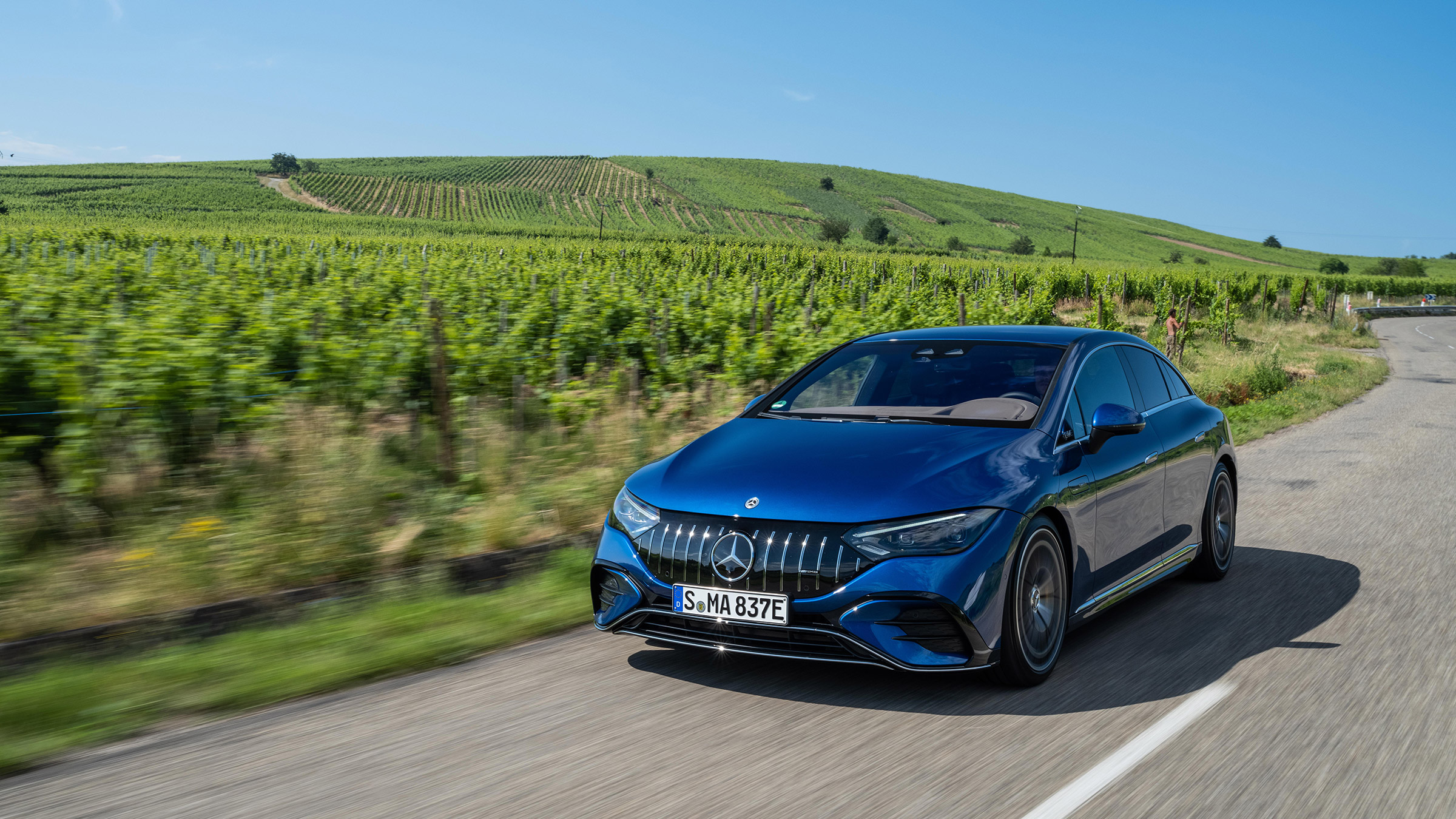Mercedes-AMG EQE53 – front tracking