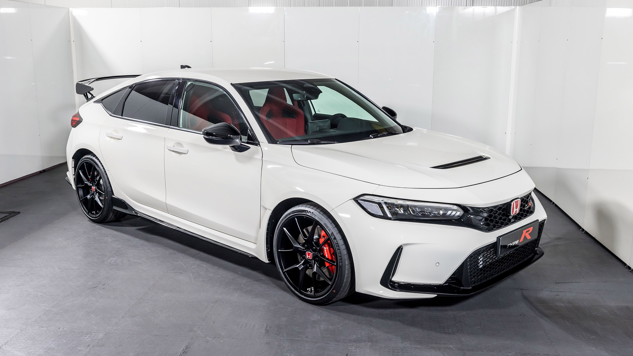 Honda Civic Type R studio – front 