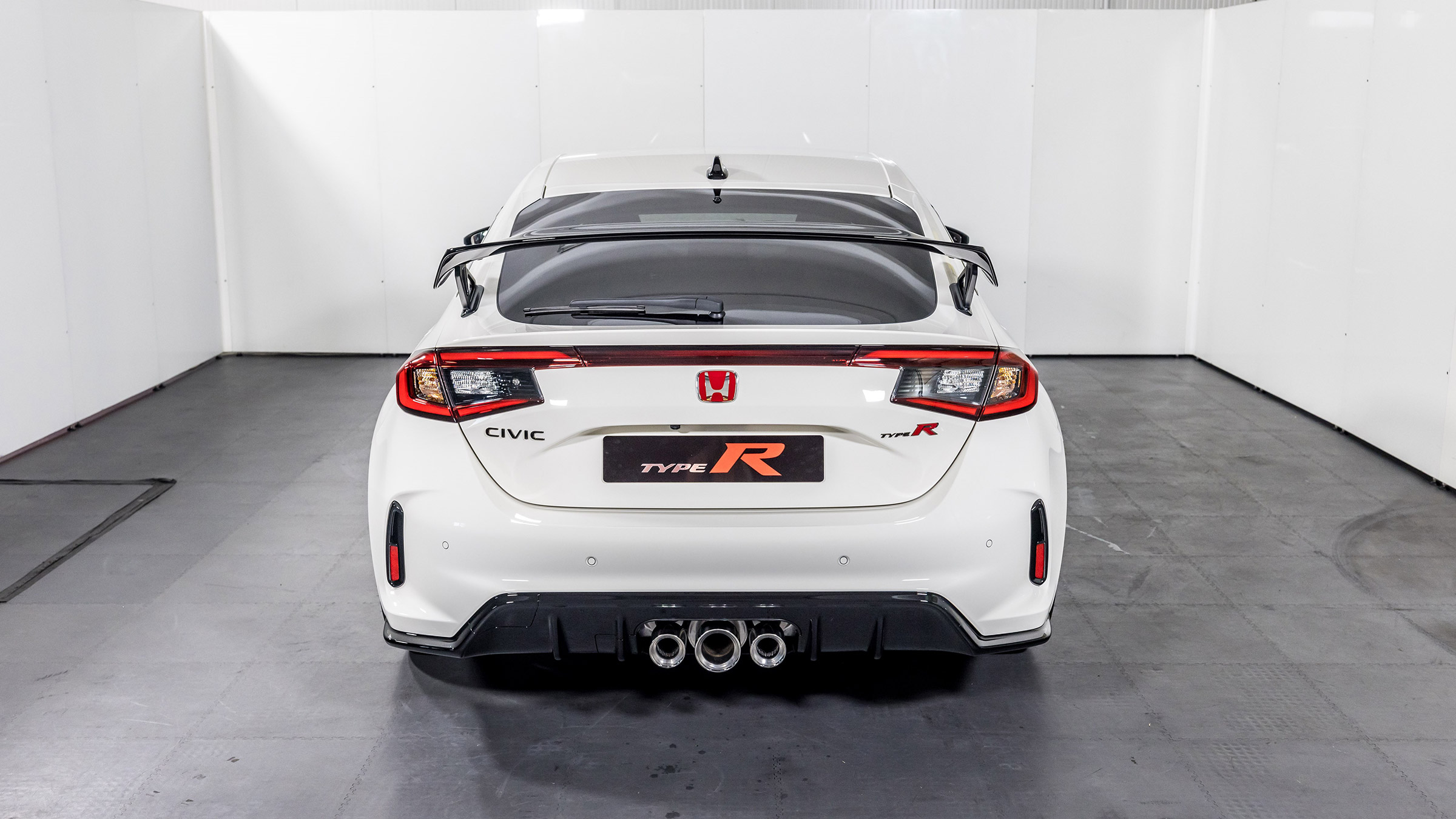 Honda Civic Type R studio – rear
