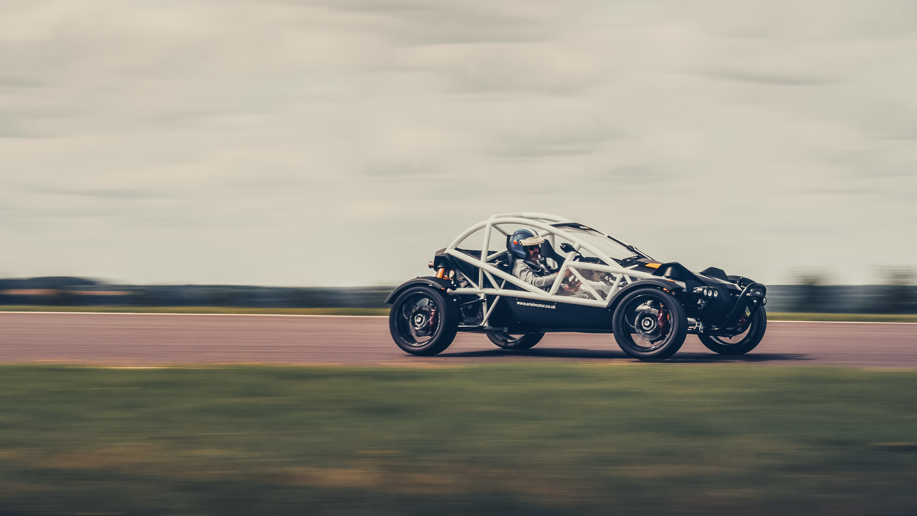 Ariel Nomad R