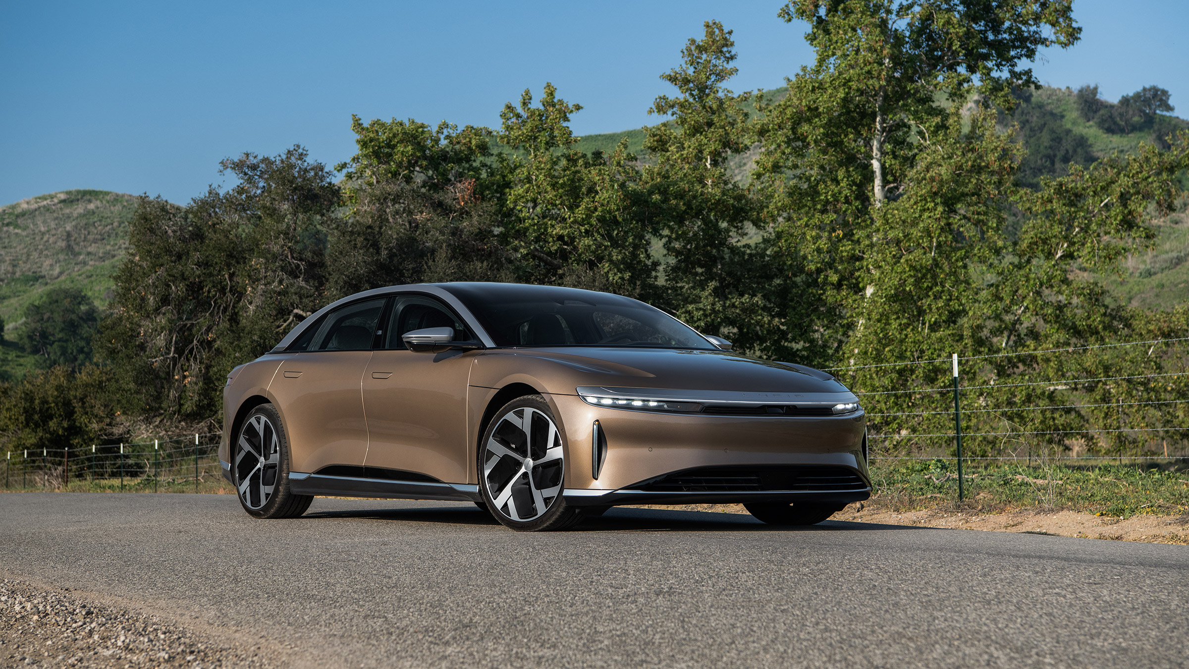 Lucid Air – front quarter static