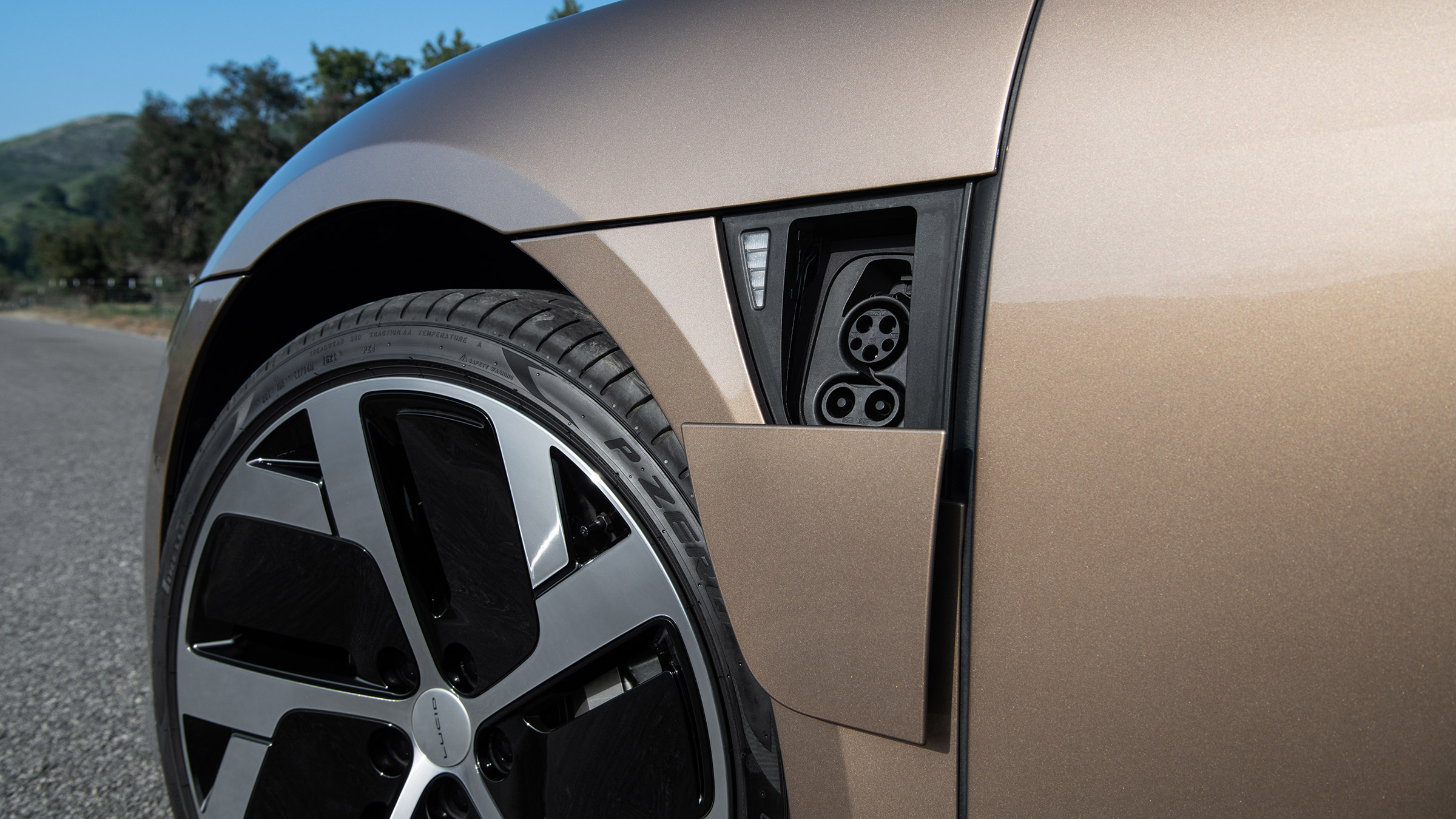 Lucid Air – charge point