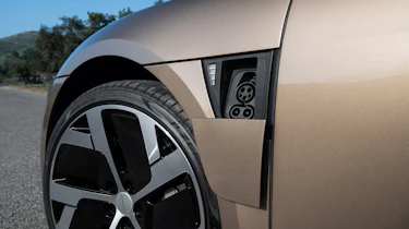 Lucid Air – charge point