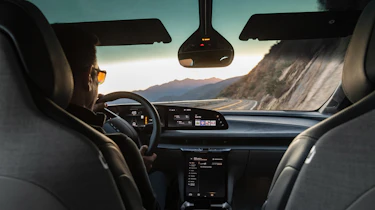 Lucid Air – interior driving