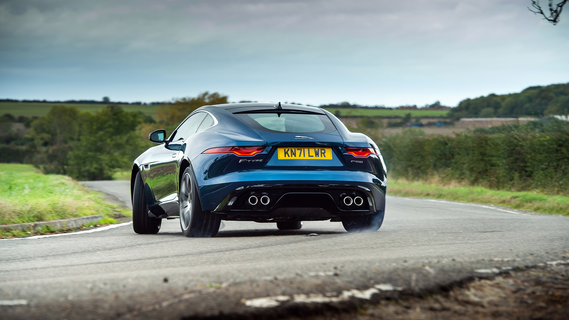 Jaguar F-Type P450 RWD – rear action 