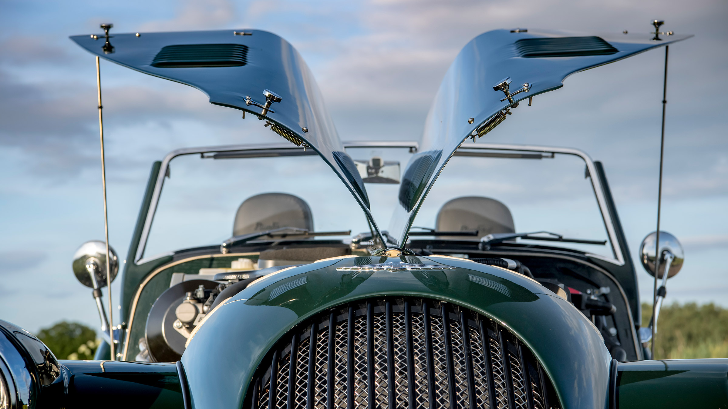 Morgan Plus Four – bonnet
