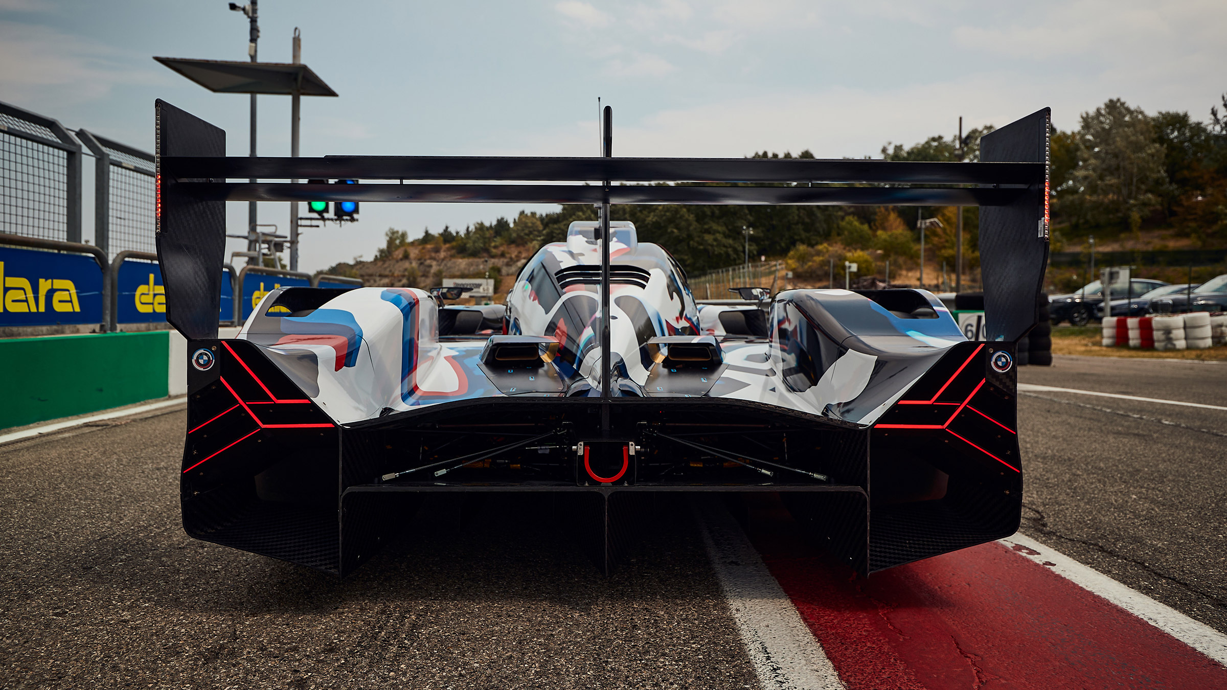 BMW LMDh (actual) – rear