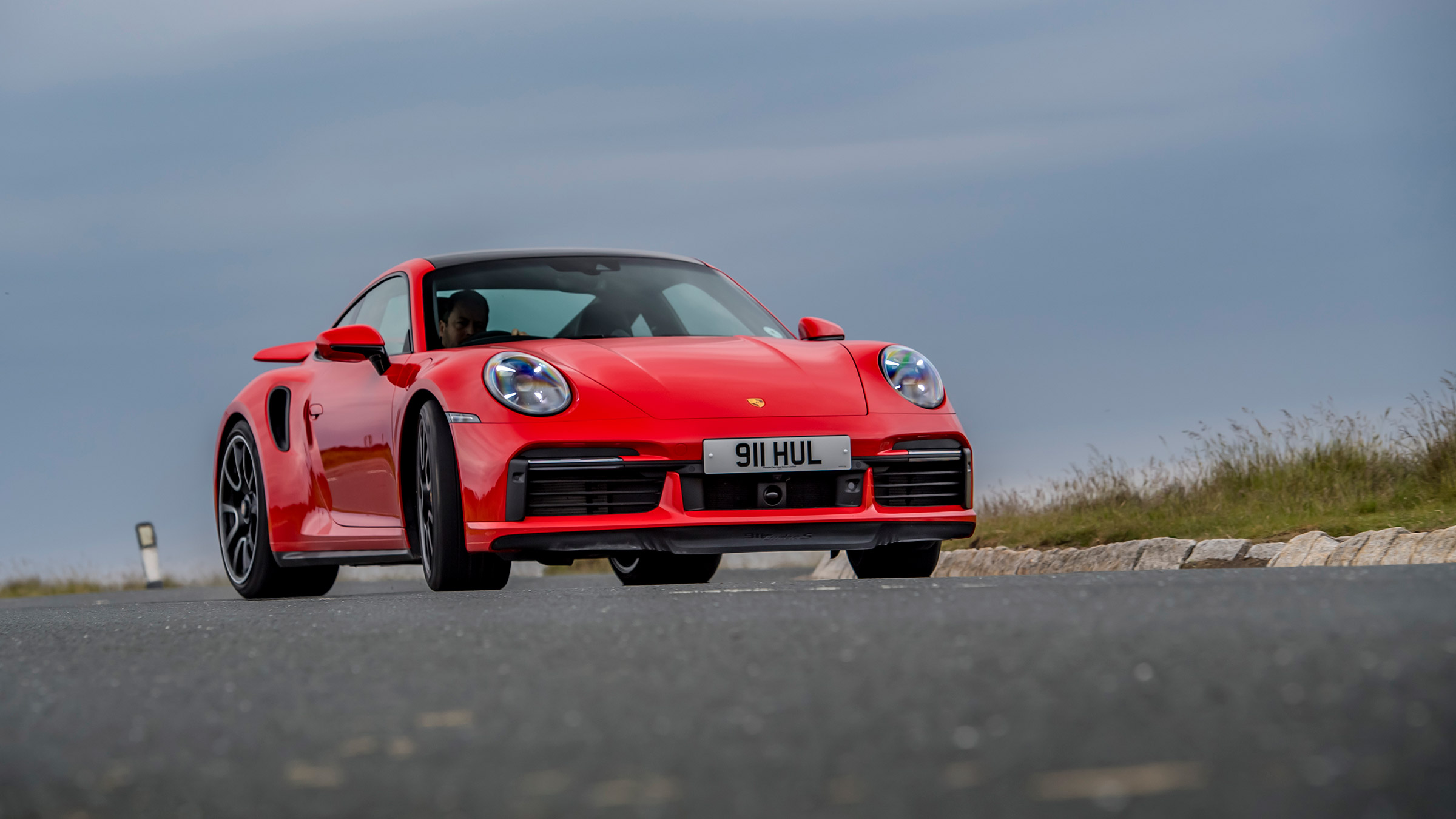 911 Turbos feature – 992 action