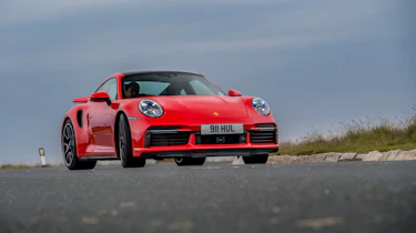 911 Turbos feature – 992 action