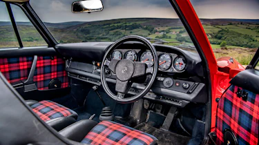 911 Turbos feature – 930 cabin