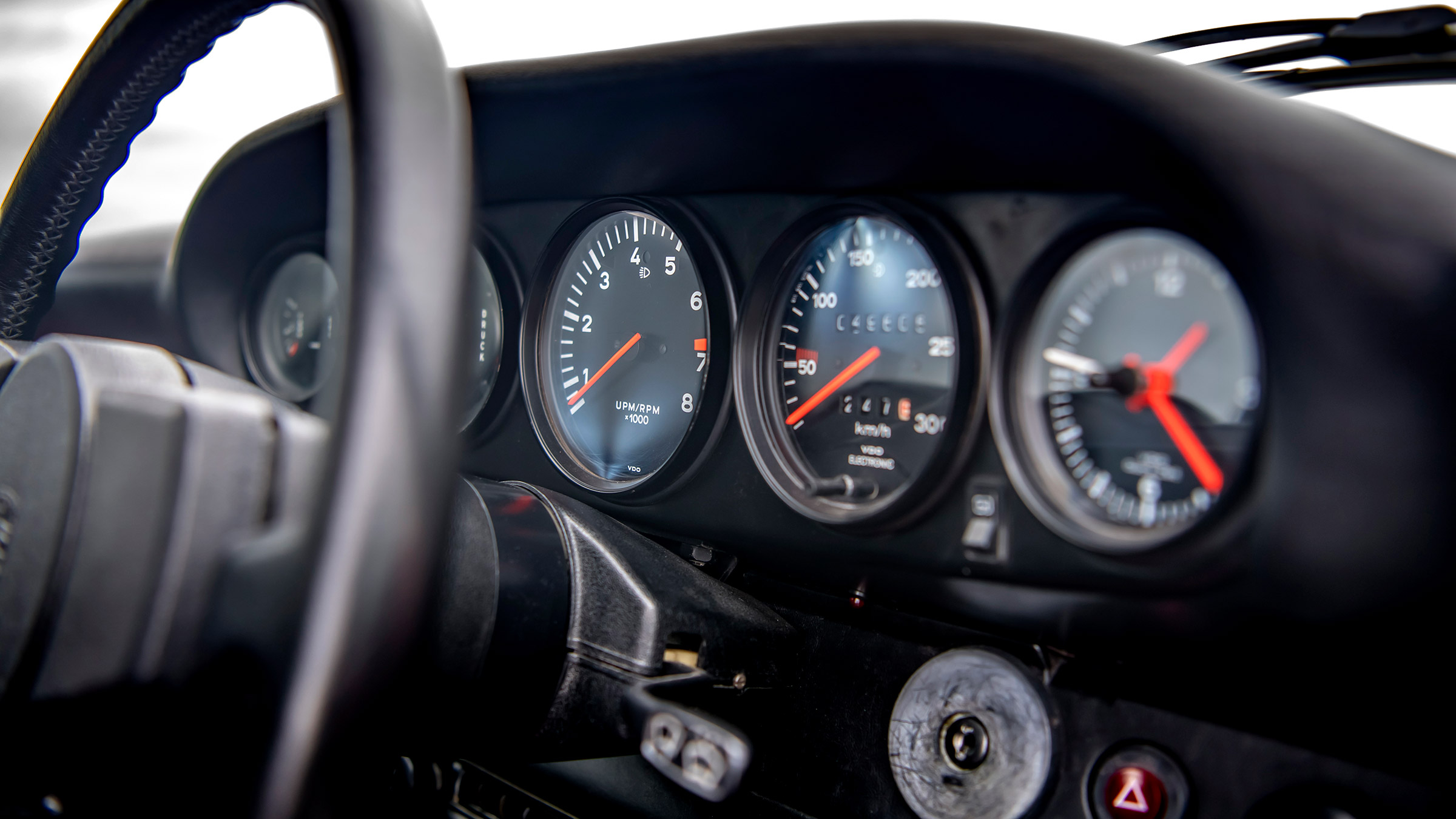 911 Turbos feature – 930 dials