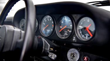 911 Turbos feature – 930 dials