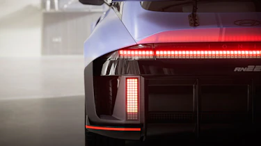 Hyundai RN22e – back lights