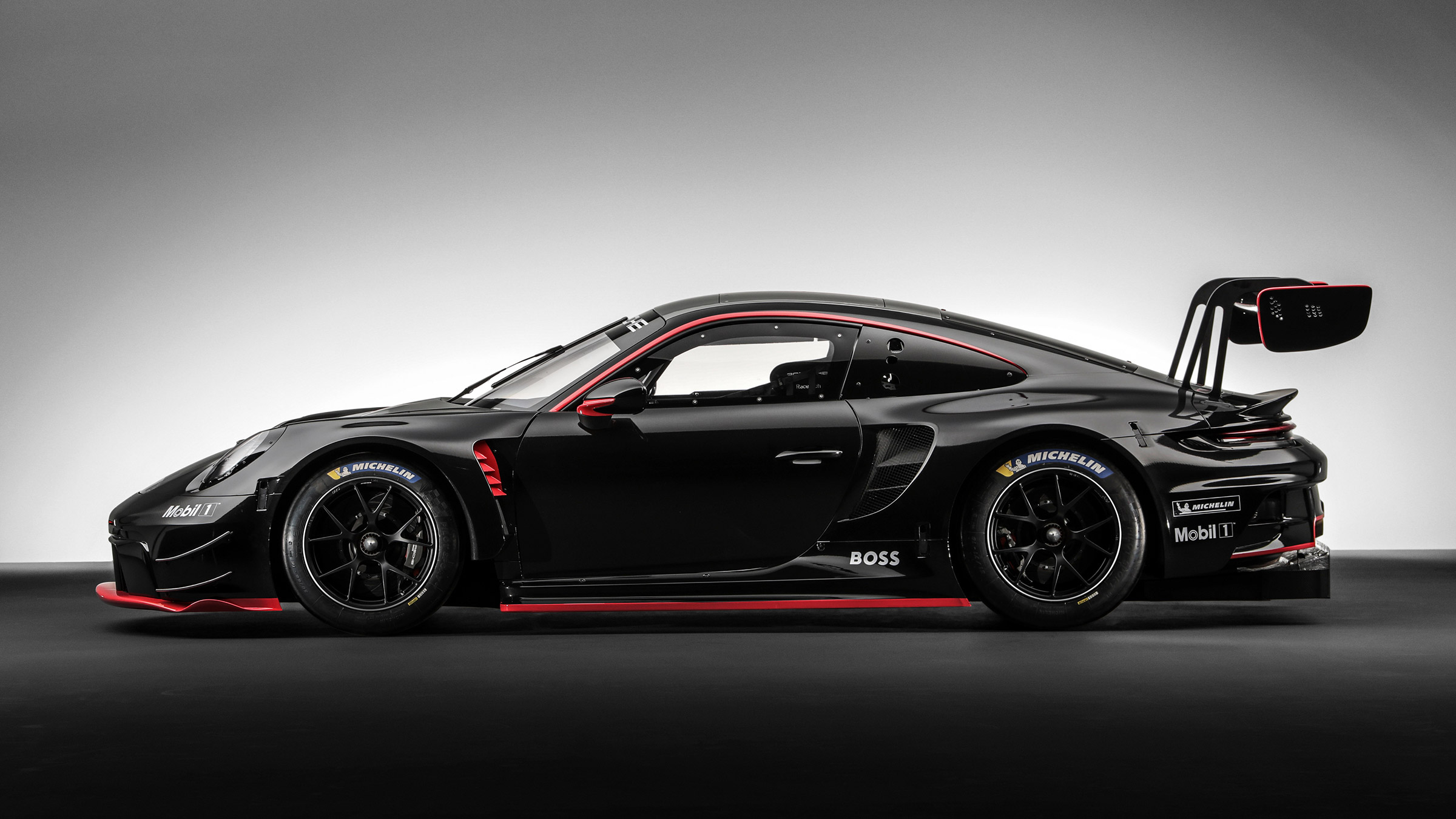 Porsche 911 GT3 R 992 – side