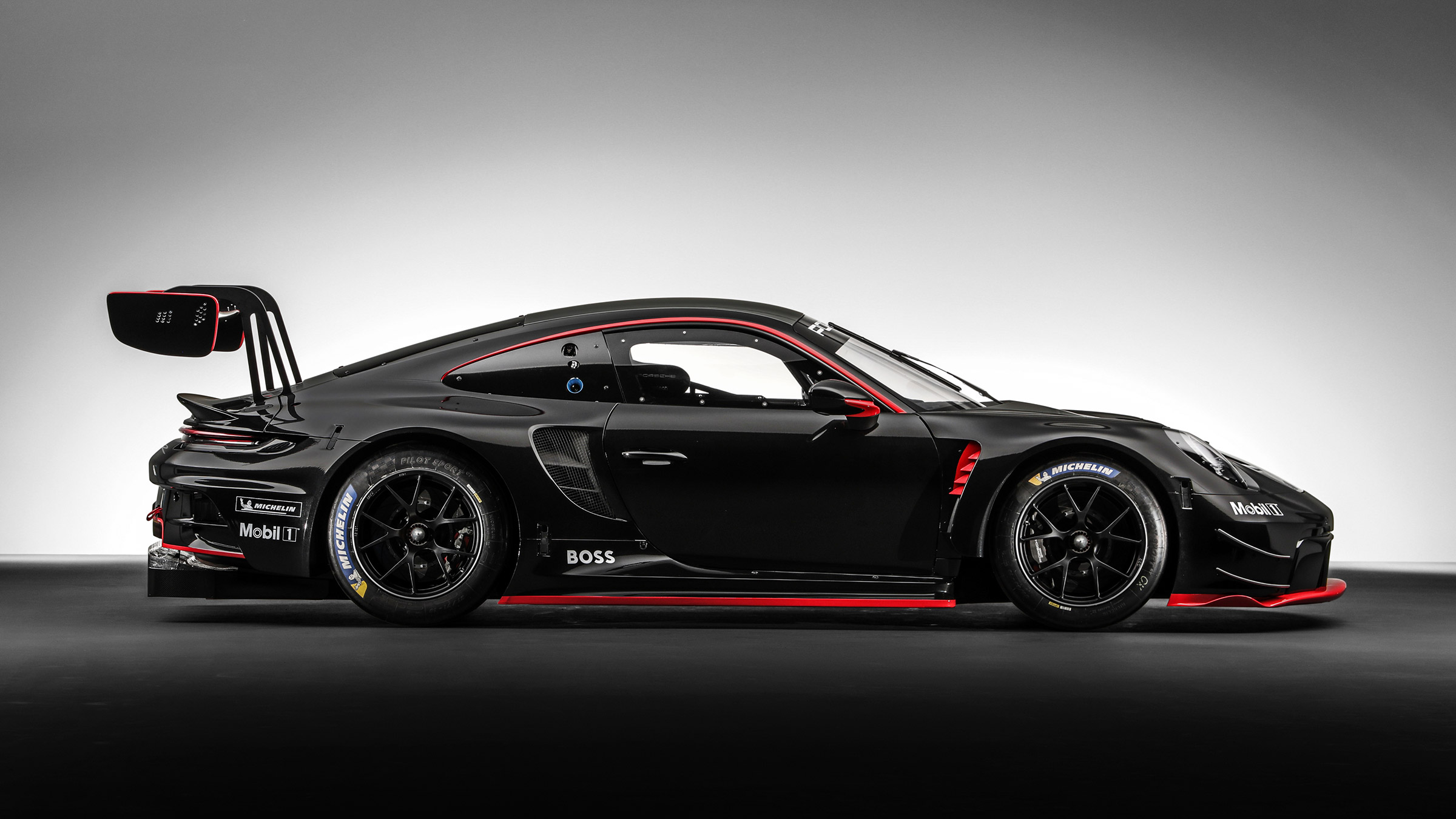 Porsche 911 GT3 R 992 – side