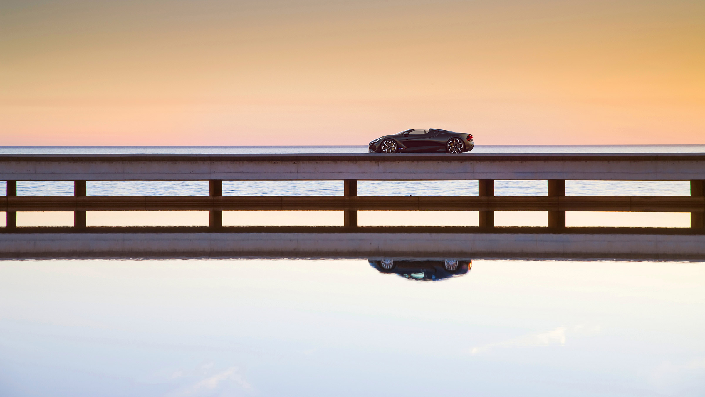 Bugatti Mistral – side