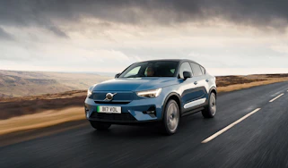 Volvo C40 recharge – front tracking