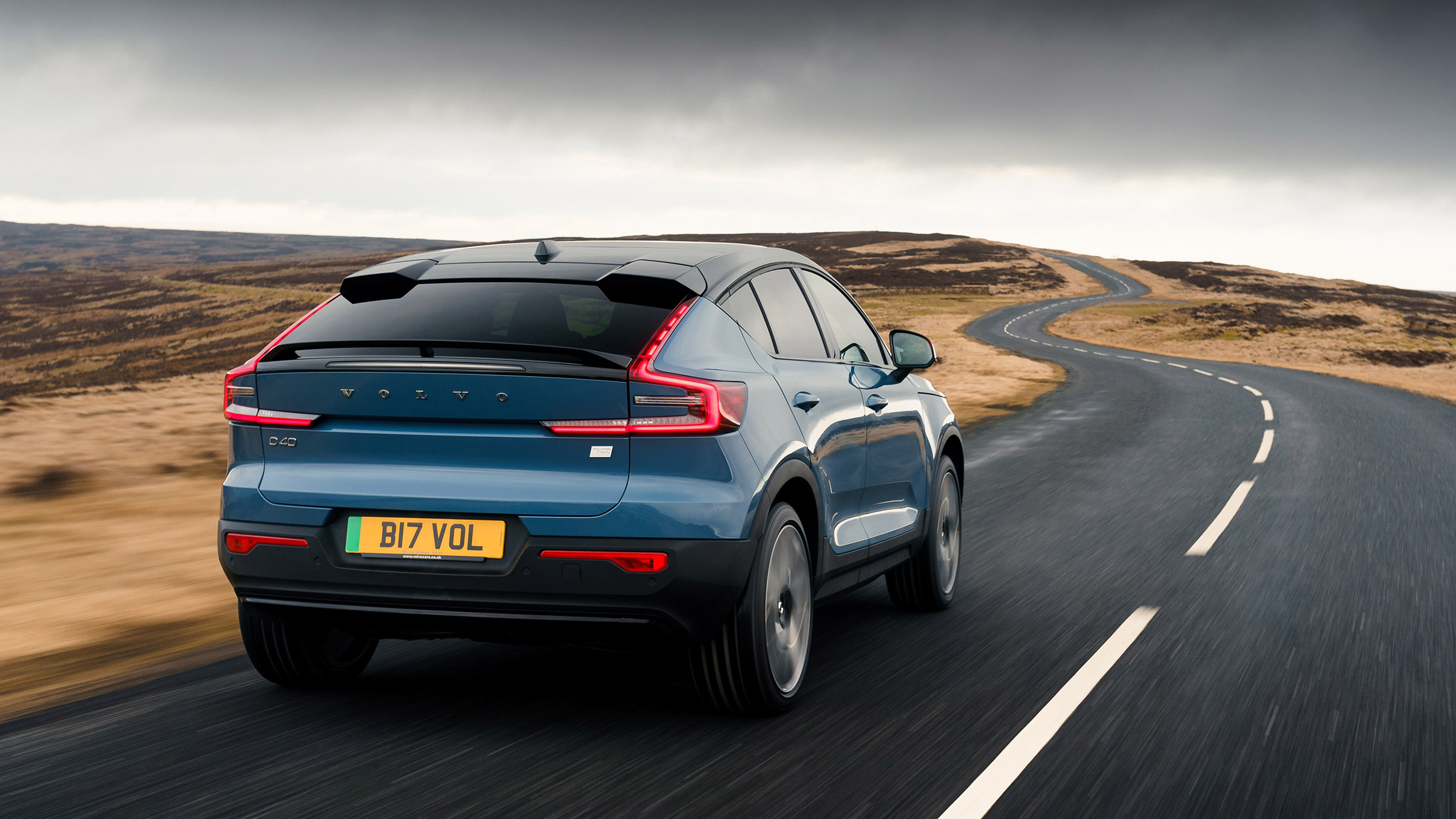Volvo C40 recharge – rear tracking 2
