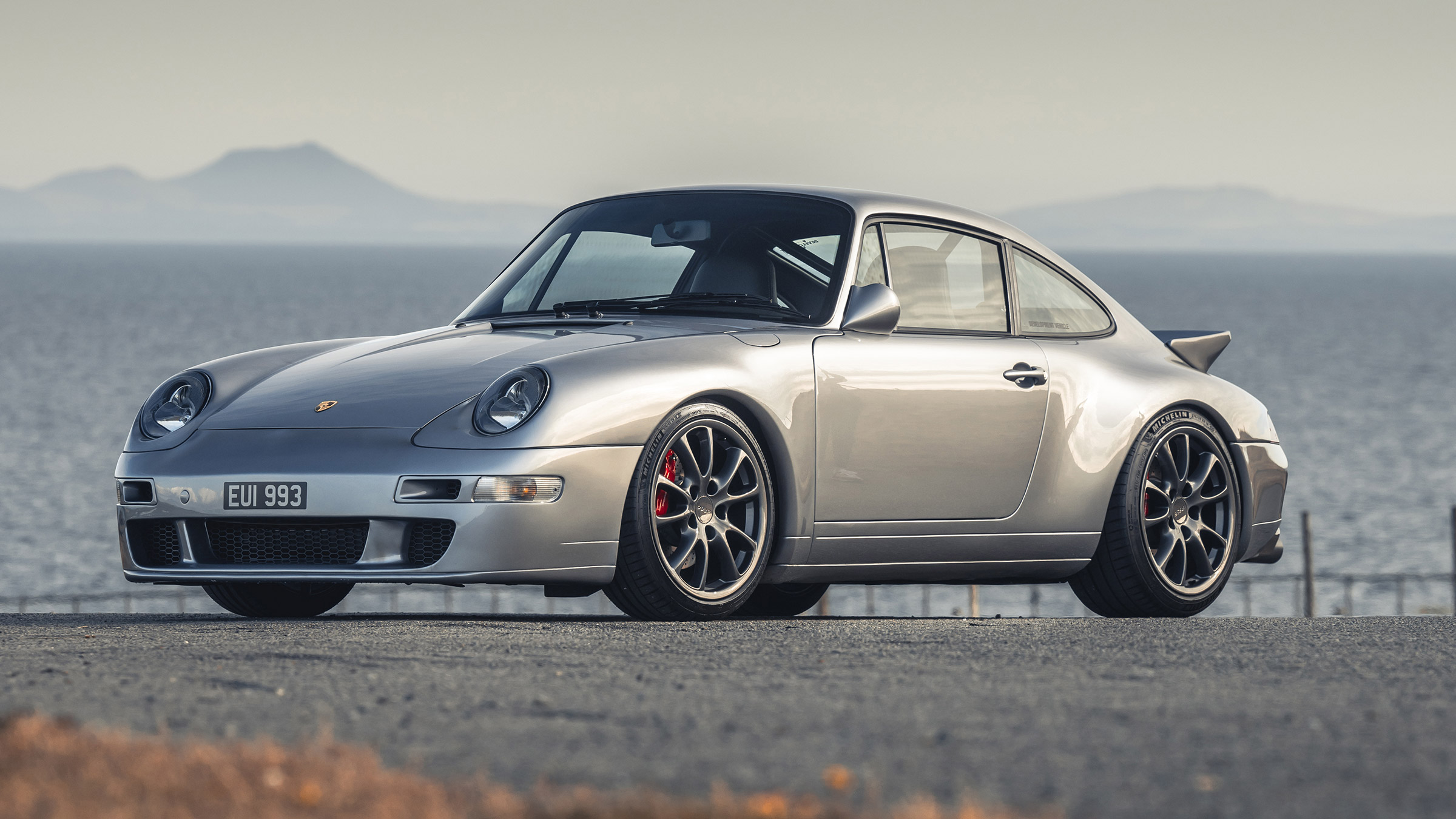 Paul Stephens Autoart Porsche 993R – front quarter