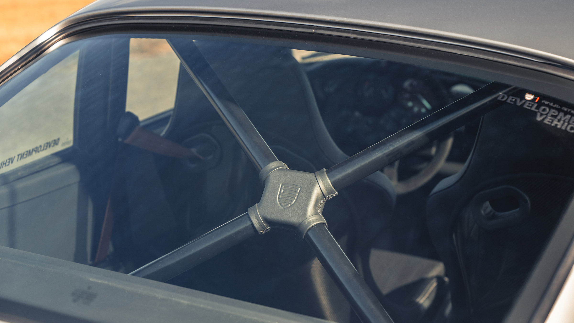 Paul Stephens Autoart Porsche 993R – brace