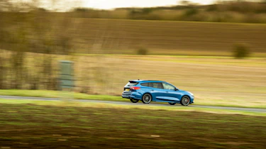 Ford Focus ST Estate FF – pan