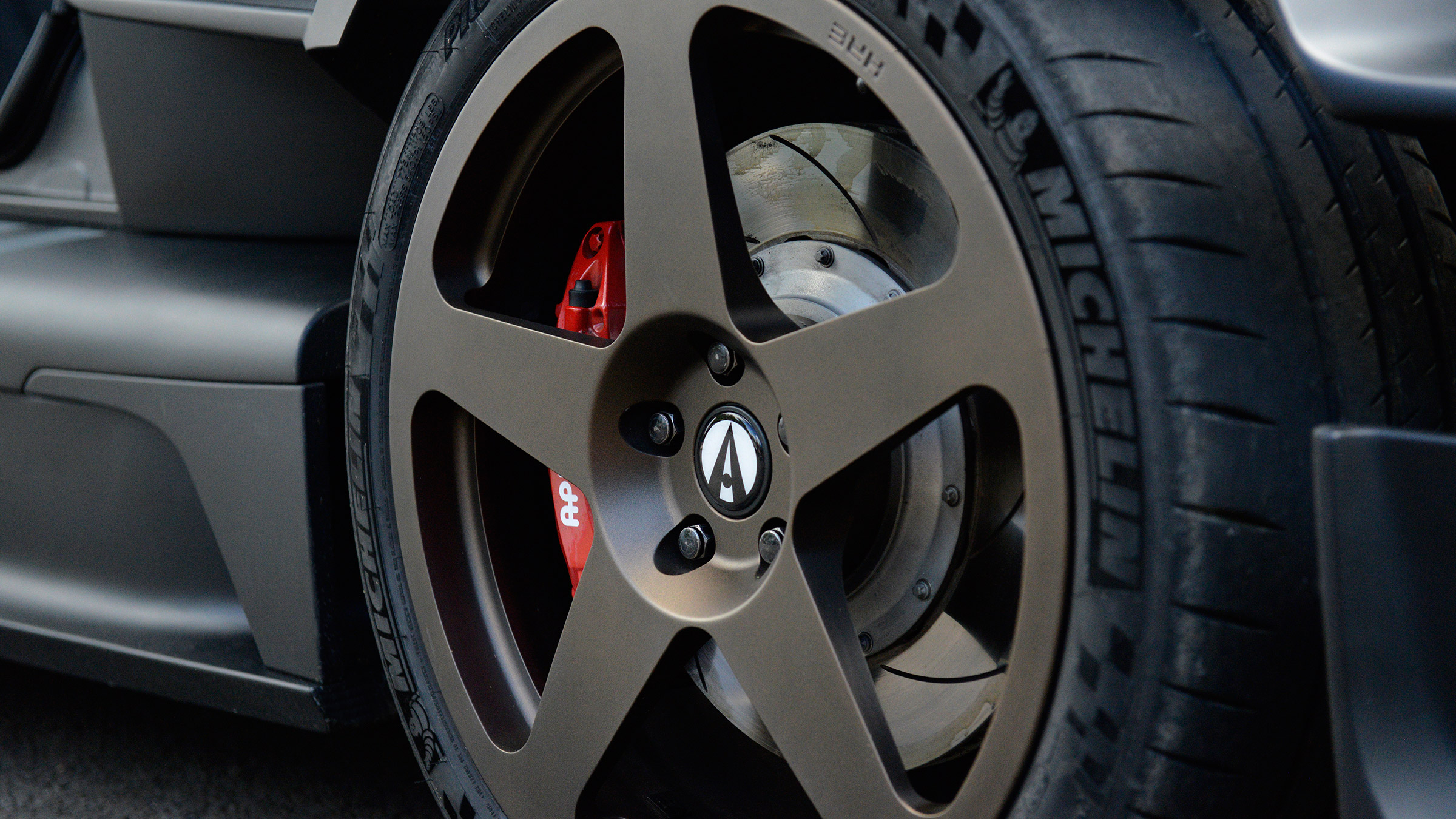 Ariel Hipercar – wheels