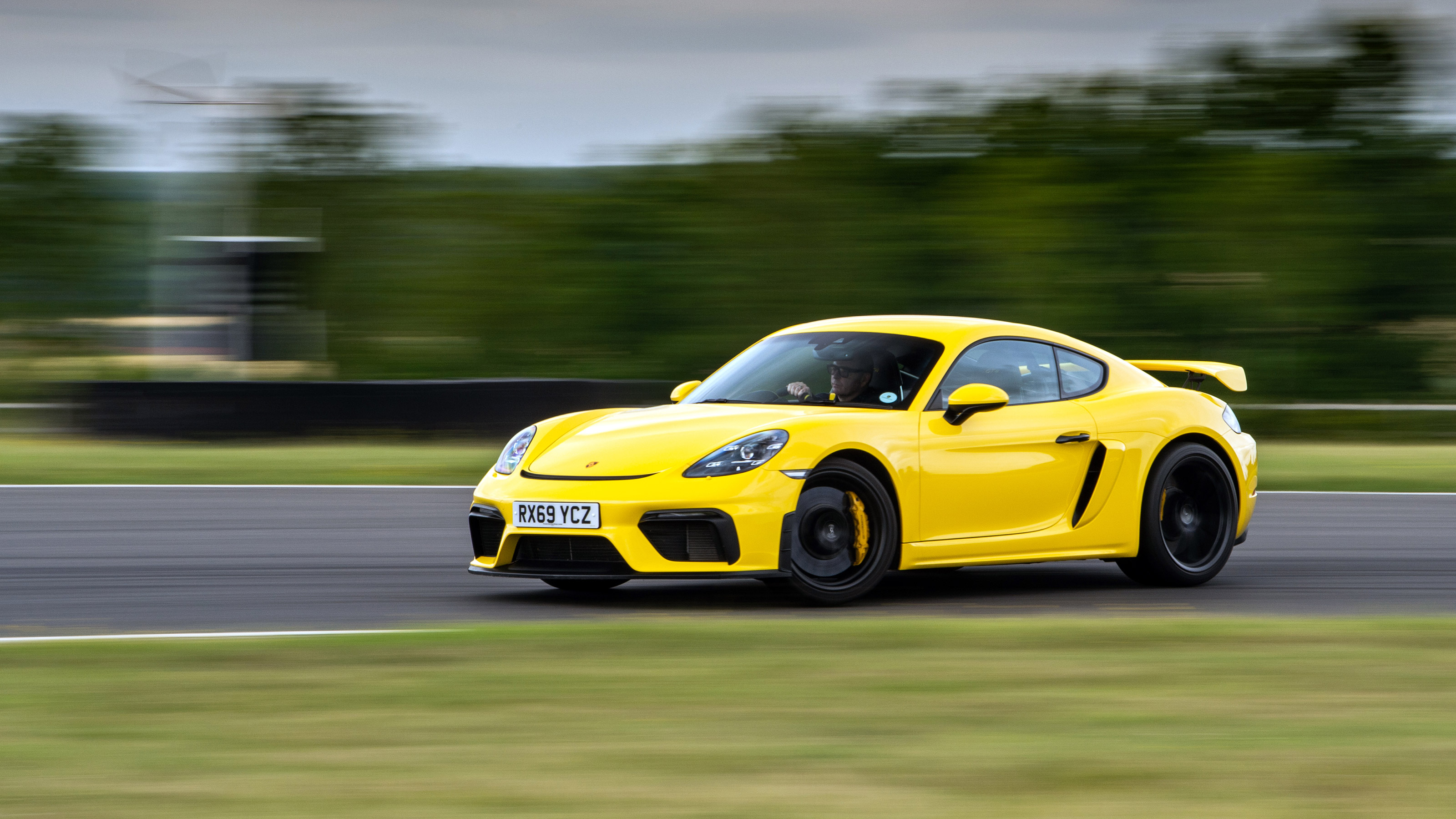 BMW M2 CS v Porsche 718 Cayman GT4