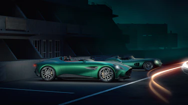 Aston Martin DBR22 - side