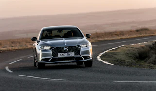 DS9 Performance Line – front cornering