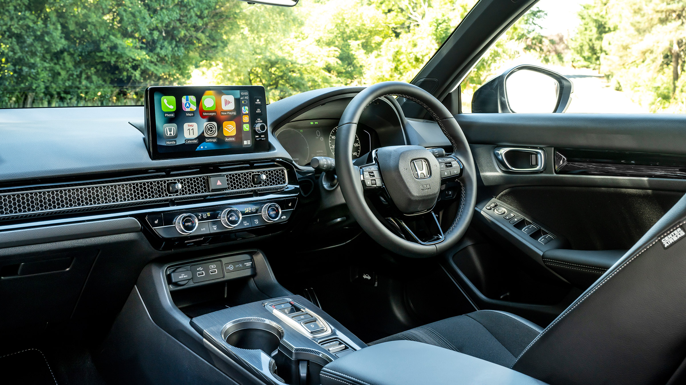 Honda Civic e:Hev – interior