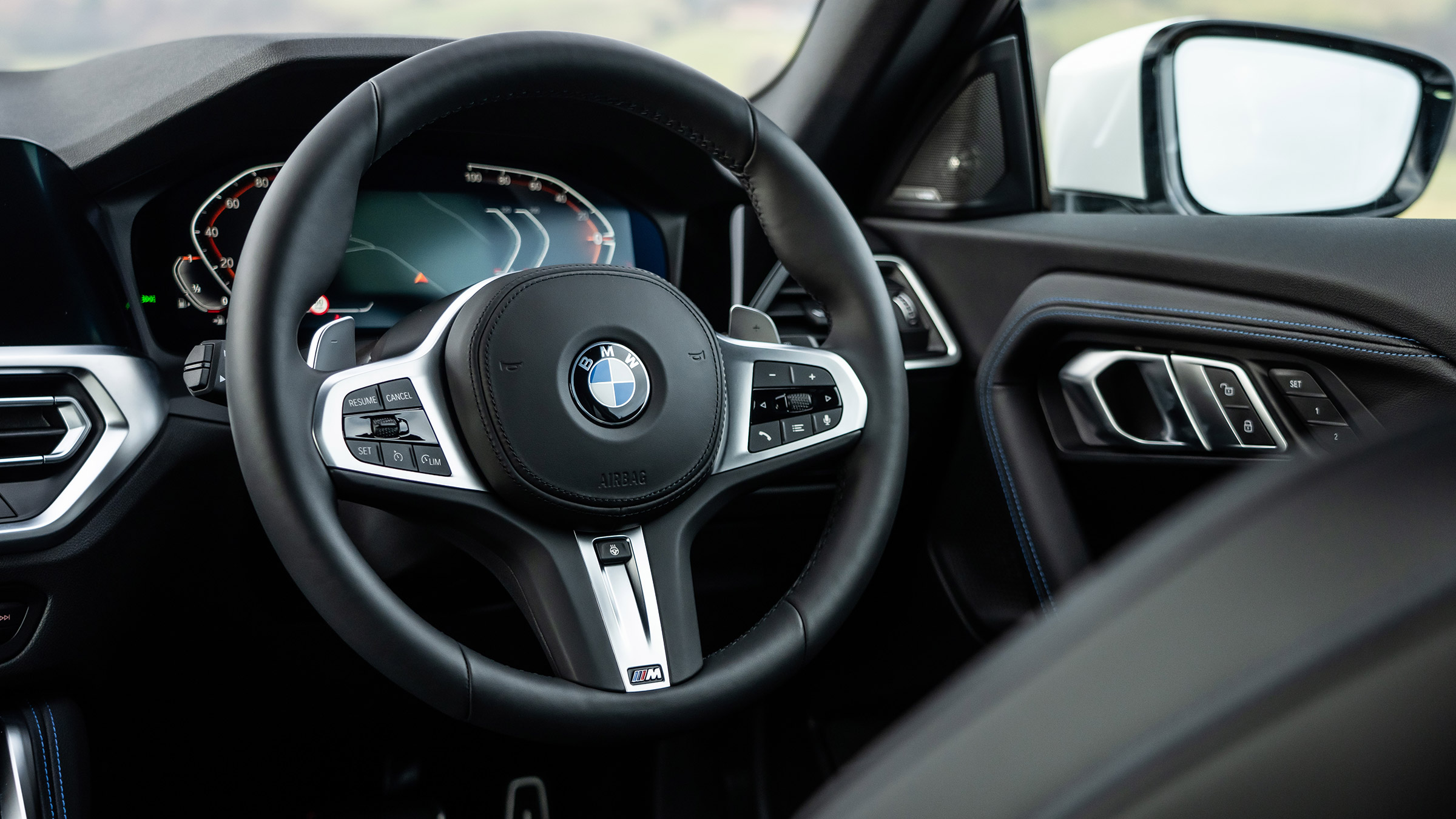 BMW 220i – steering wheel