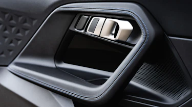 BMW 220i – door handle