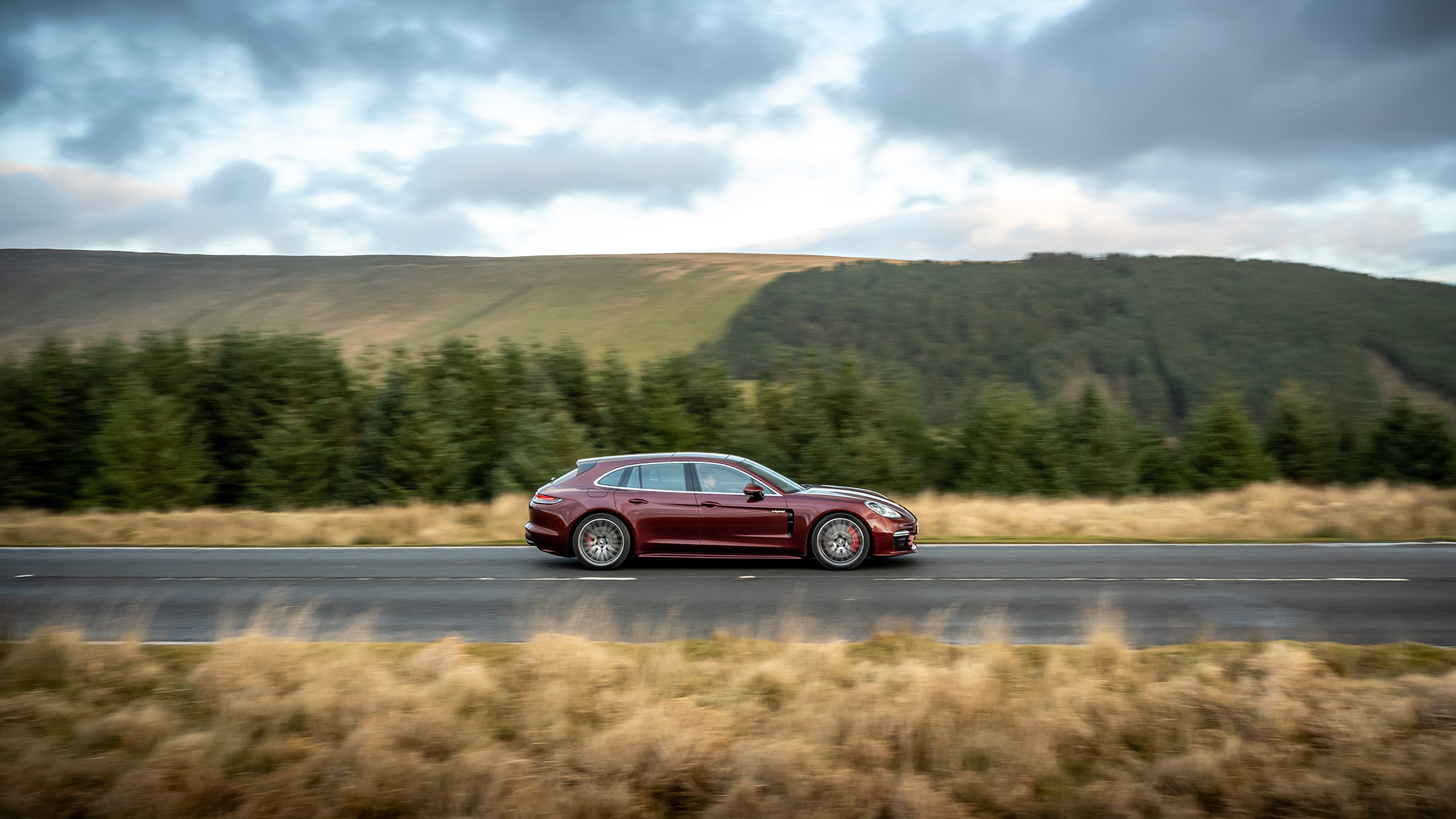 Porsche Panamera 4S e-hybrid – side