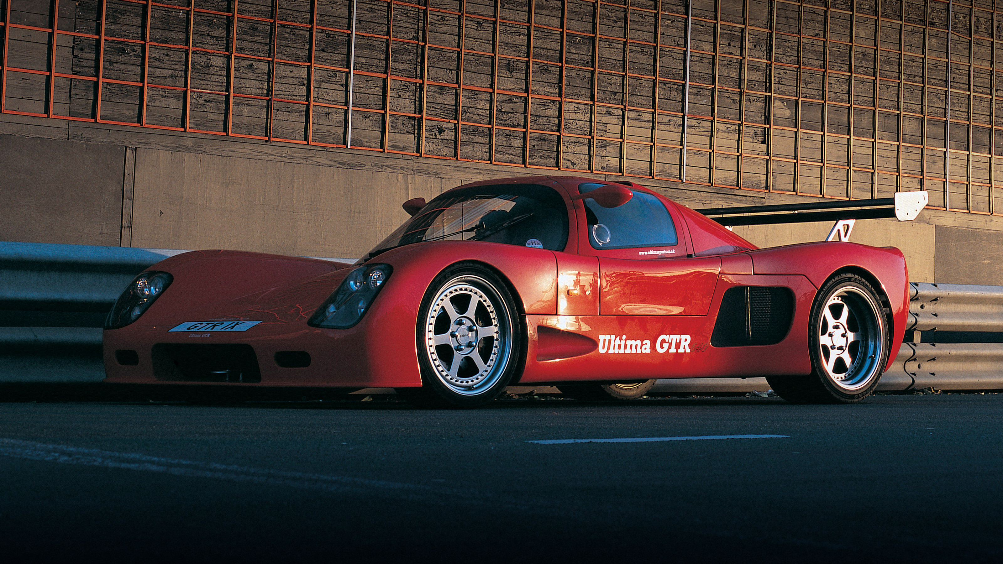 Ultima GTR640