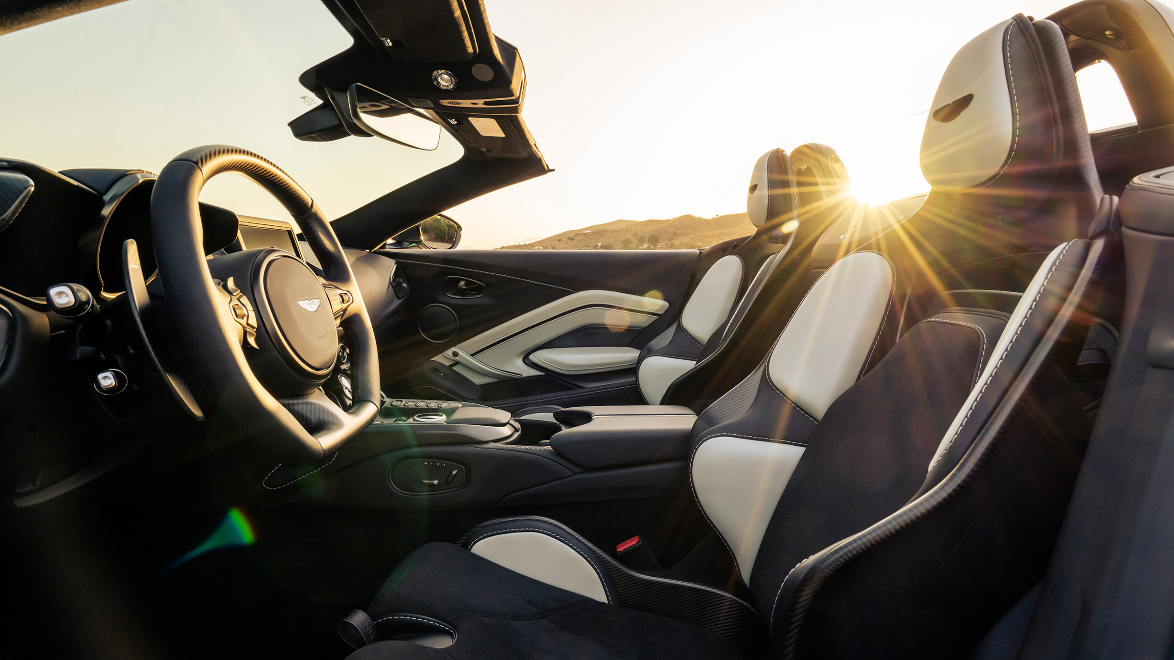 Aston Martin V12 Vantage Roadster – interior