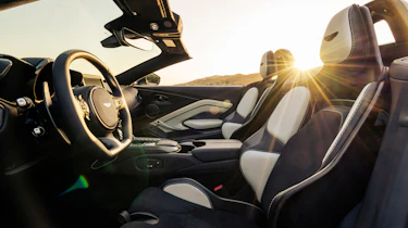 Aston Martin V12 Vantage Roadster – interior