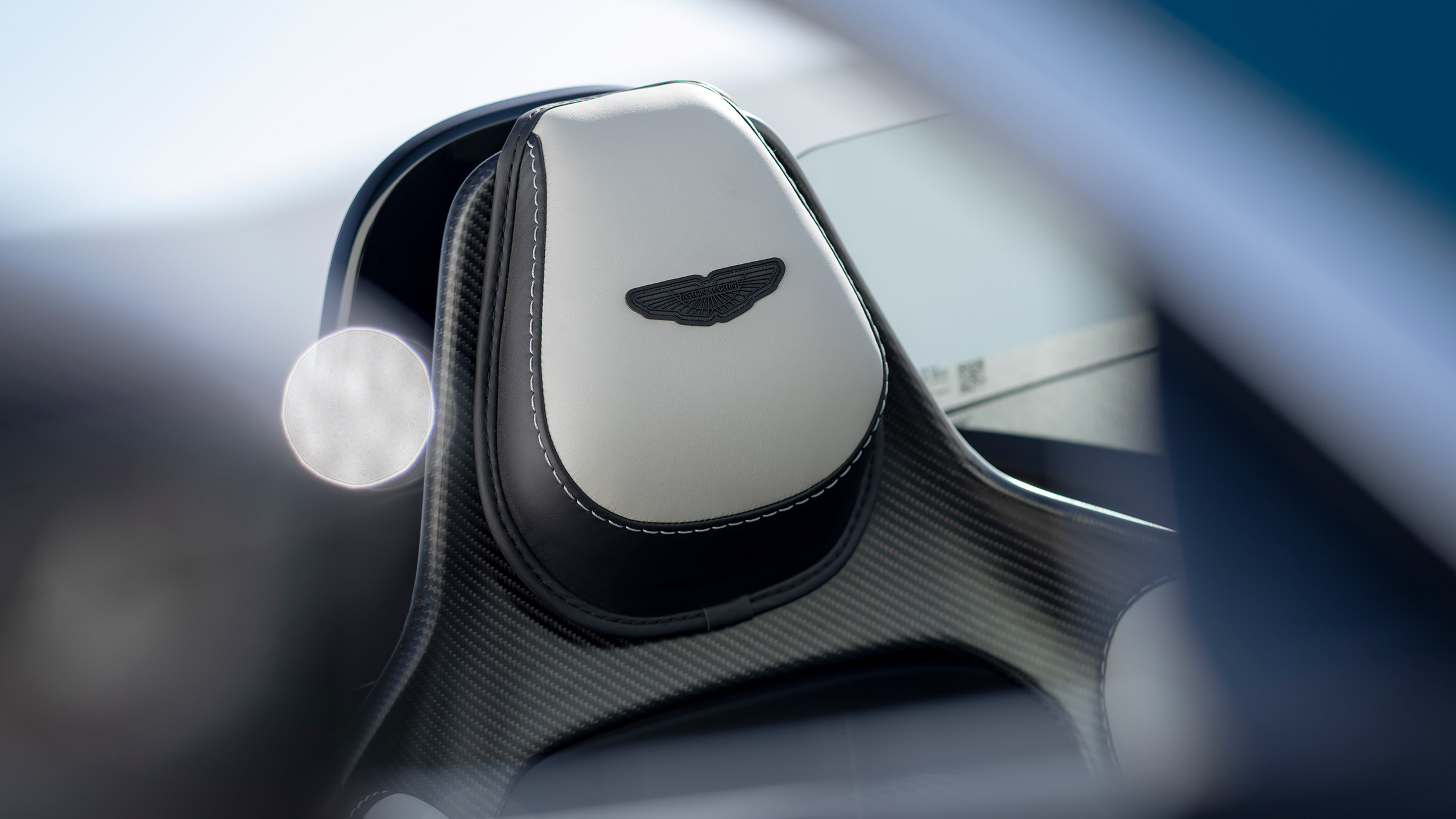 Aston Martin V12 Vantage Roadster – seats
